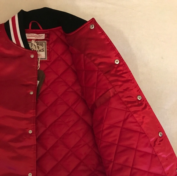 🔥 GORGEOUS🔥 CHICAGO BULLS JACKET - Picture 2 of 6